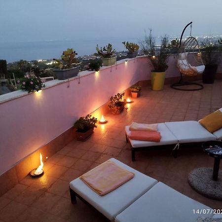 La Petite Maison Aci Castello Bagian luar foto