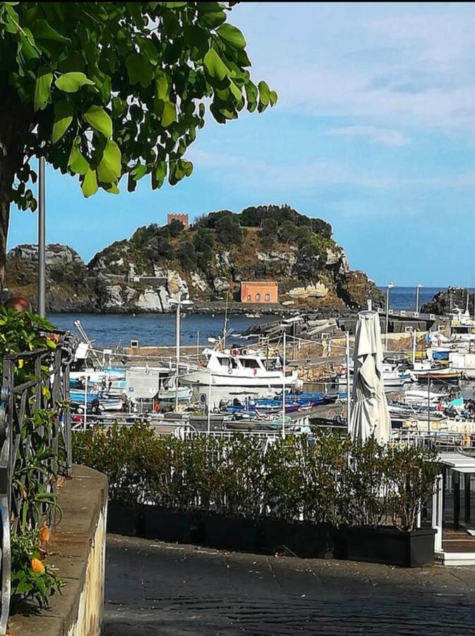 La Petite Maison Aci Castello Bagian luar foto