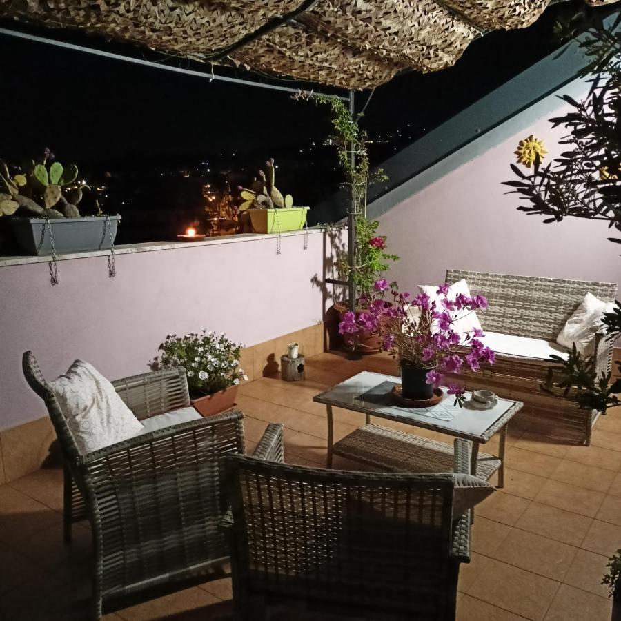La Petite Maison Aci Castello Bagian luar foto