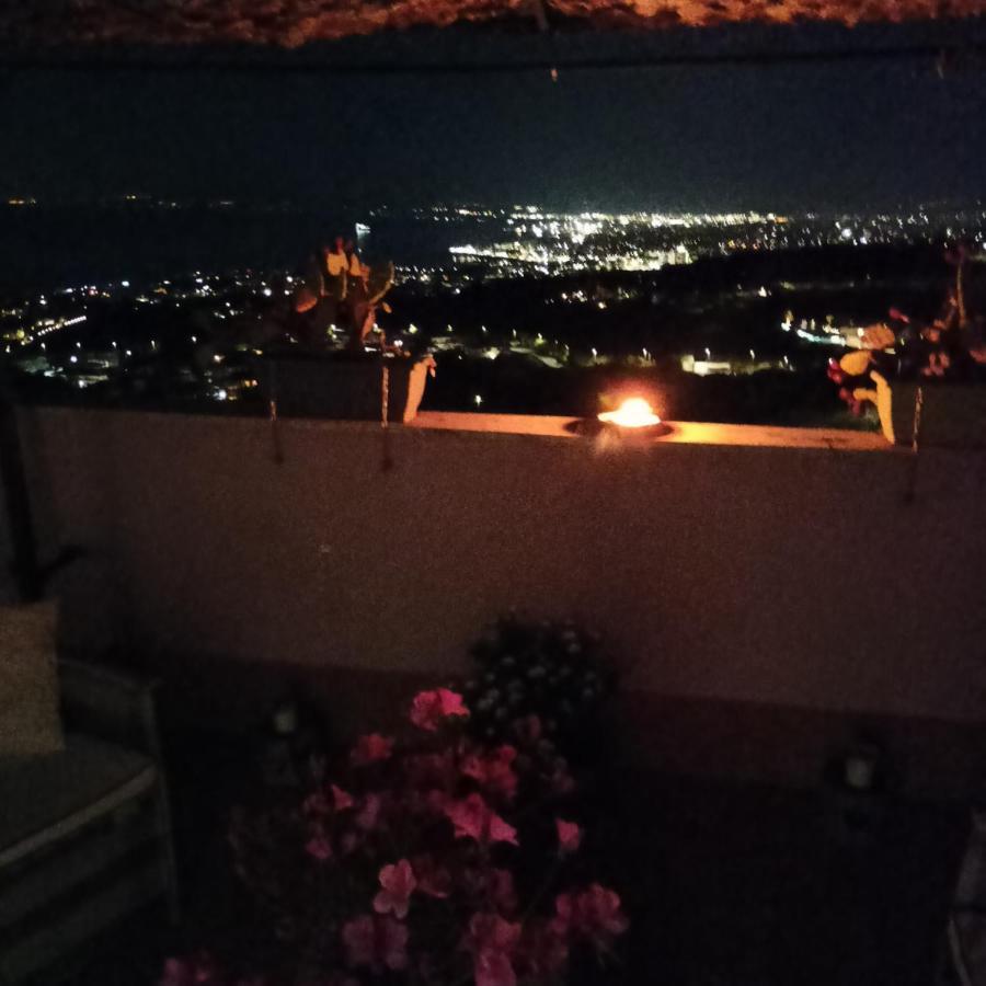 La Petite Maison Aci Castello Bagian luar foto
