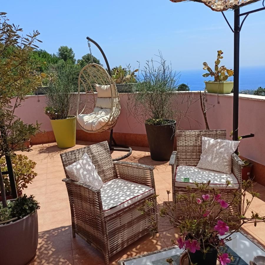 La Petite Maison Aci Castello Bagian luar foto