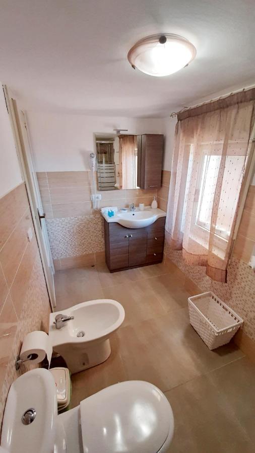La Petite Maison Aci Castello Bagian luar foto